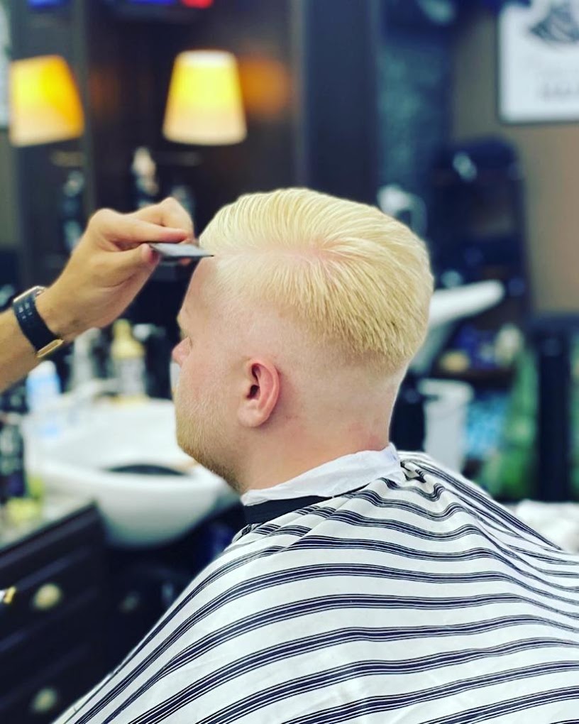 Blonde Haarfarbe mit Übergang