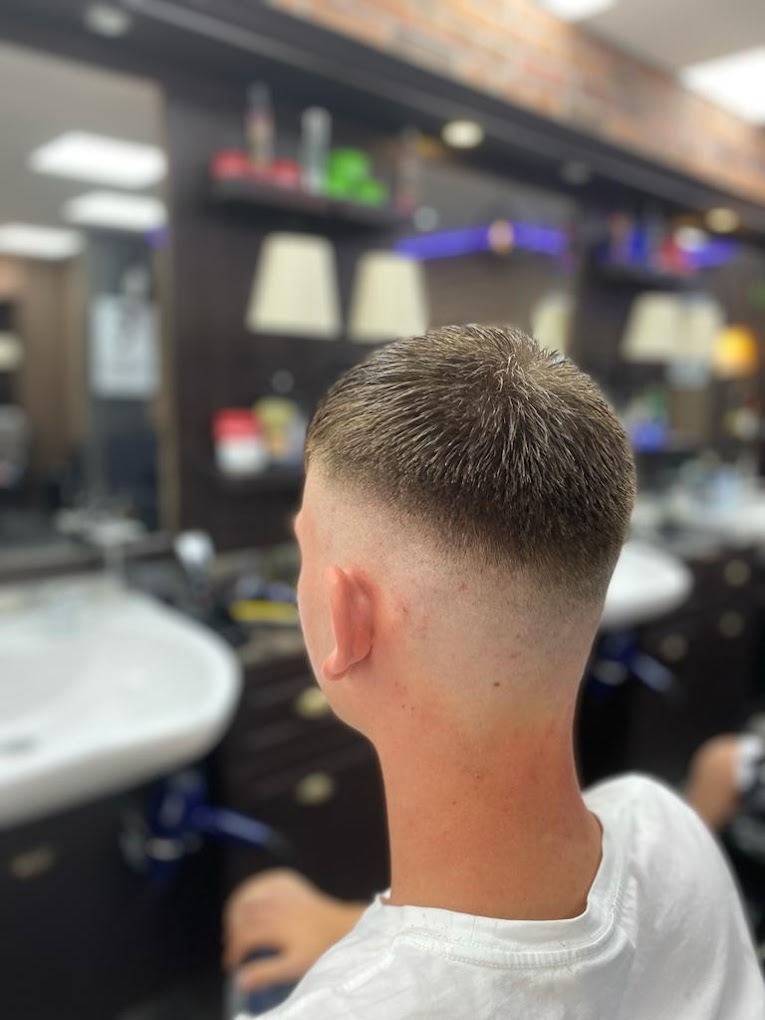 Sauberer Skin Fade von hinten