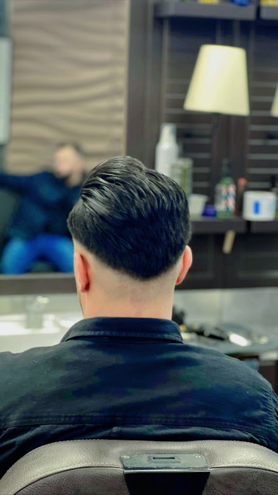 Slick Back mit sauberem Fade